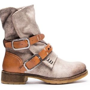 Dirty Laundry Tycen Boots. Tan. NWT. (6.5).